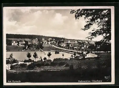 AK Hahnenklee /Oberharz, Ortsansicht mit Blick zum Kurteich