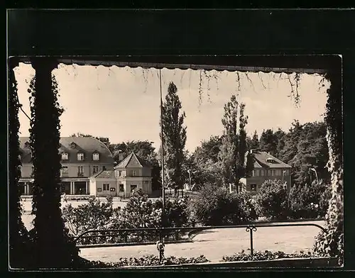 AK Bad Saarow /Pieskow, Bahnhofsplatz mit Blick ins Grüne