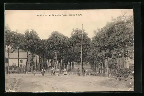 AK Varzy, Les Grandes Promenades (haut)