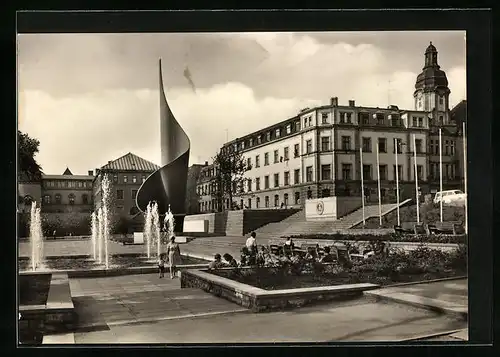 AK Halle-Neustadt /Saale, Fahnenmonument am Hansering