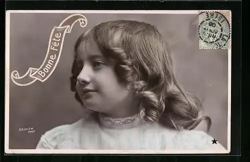 Foto-AK Arjalew: Kind mit gelocktem Haar, Geburtstagsgruss