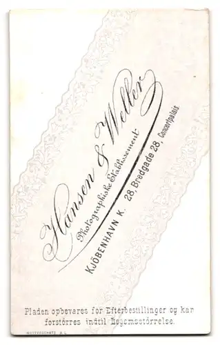 Fotografie Hansen & Weller, Kopenhagen, Bredgade 28, Jüngere und ältere Dame im Sonntagsstaat
