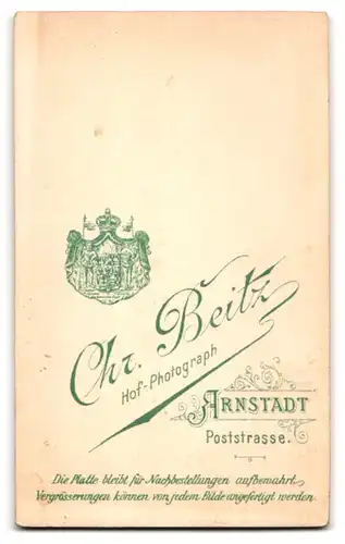 Fotografie Chr. Beitz, Arnstadt, Poststrasse, Niedliches Neugeborenes im strahlend weissen Rüschenkleid