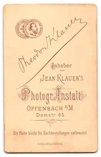 Fotografie Theodor Klauer, Offenbach a. M., Domstrasse 65, Bürgerlicher Mann mittleren Alters mit Moustache