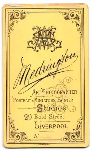 Fotografie Medrington, Liverpool, 29, Bold Street, Bürgerliche Dame mit Kragenbrosche