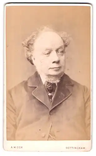 Fotografie A. W. Cox, Nottingham, 11, St. James Street, Älterer Herr im Anzug mit Chin-Strap