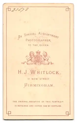 Fotografie H. J. Whitlock, Birmingham, 11, New Street, Elegant gekleideter Herr mit Vollbart