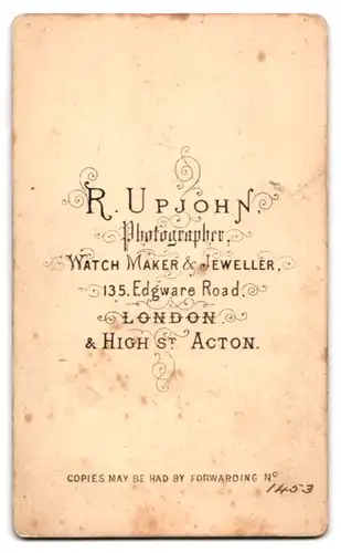 Fotografie R. Upjohn, London, 135, Edgware Road, Junge Dame mit zeitgenössischer Frisur