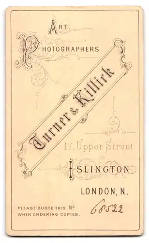 Fotografie Turner & Killick, Islington, 17. Upper Street, Junger Mann mit Ansteckblume