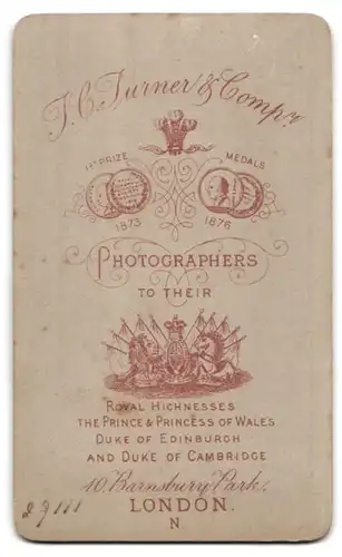 Fotografie J. C. Turner & Company, London, 10. Barnsbury Park, Junge Frau mit Rüschenbluse