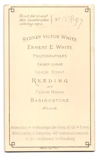 Fotografie Sydney Victor White & Ernest E. White, Basingstoke, Falcon House, Junger Herr mit Haartolle