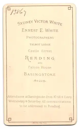 Fotografie Sydney Victor White & Ernest E. White, Basingstoke, Falcon House, Junger Herr mit Vollbart