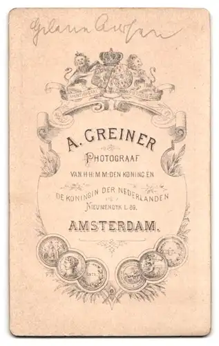 Fotografie A. Greiner, Amsterdam, Nieuwendyk L. 89, Dame im Halbprofil mit Medaillon-Halskette