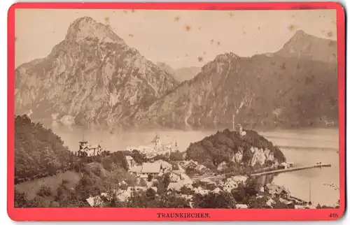 Fotografie Würthle & Spinnhirn, Salzburg, Ansicht Traunkirchen, Blick auf den Ort mit Bergen