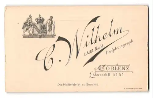 Fotografie Atelier Wilhelm, Coblenz, Löhrrondell 5a, Wappen & Schriftzug, Rückseitig Herr mit Schnauzbart