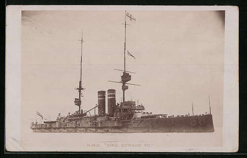 AK Britisches Kriegsschiff HMS King Edward VII. mit Mannschaftsparade
