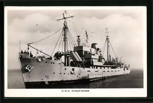 AK Britisches Kriegsschiff HMS Kingfisher in der Bugansicht