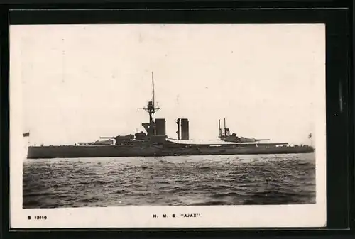 AK Britisches Kriegsschiff HMS Ajax auf Backbord