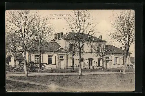 AK Trois-Vévres, La Mairie, L'Ecole