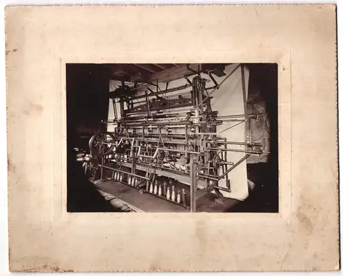 Fotografie Phethean, Ruddington, Webstuhlmaschine der Firma Alfred Cooke in einer Werkstatt, Grossformat 25 x 20cm