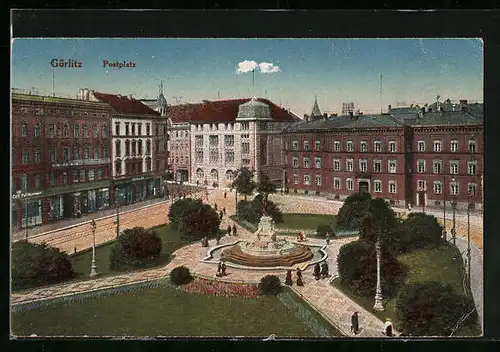 AK Görlitz, Postplatz mit Geschäften und Brunnen