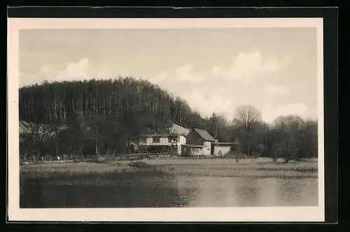 AK Bad Stuer i. Mecklbg., Uferpartie mit Gebäudeansicht