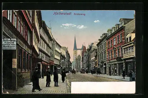 AK Halberstadt, Breiteweg mit Passanten