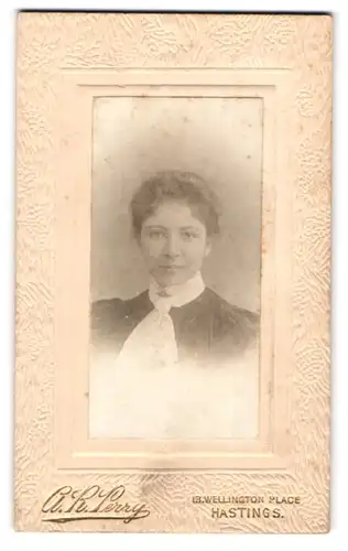 Fotografie A. R. Perry, Hastings, 13, Wellington Place, Junge Dame mit zurückgebundenem Haar