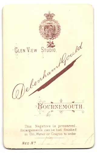 Fotografie Debenham & Gould, Bournemouth, Bürgerlicher Herr mit grauem Vollbart