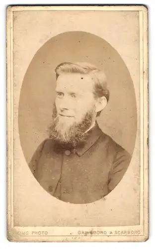 Fotografie James King, Gainsborough, Bürgerlicher Herr mit grauem Bart