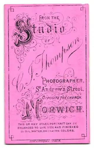 Fotografie C. J. Thompson, Norwich, St. Andrews Street, Bürgerlicher Herr mit verschränkten Armen