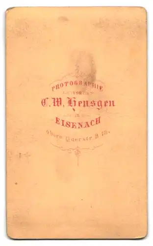 Fotografie C. W. Hensgen, Eisenach, Obere Querstrasse 78b, Portrait Hausfrau im modsichen Kleid