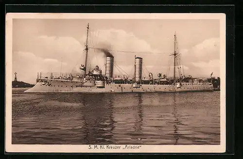 AK SM Kleiner Kreuzer Ariadne heizt die Kessel an