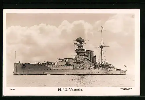AK Britisches Kriegsschiff HMS Warspite auf Backbord