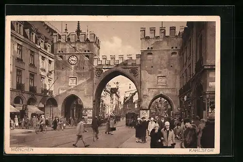 AK München, Karlstor mit zahlreichen Passanten