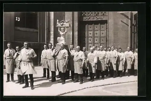 Foto-AK München, Grundsteinlegung der Studienhalle 1928, Deutsches Museum, Schreinergruppe im Festzug