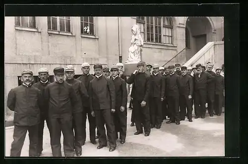 Foto-AK München, Grundsteinlegung der Studienhalle 1928, Deutsches Museum, Arbeiter im Festzug