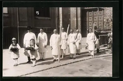 Foto-AK München, Grundsteinlegung der Studienhalle 1928, Deutsches Museum, Zunftgruppe im Festzug