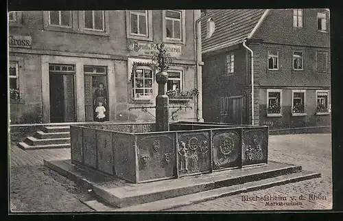 AK Bischofsheim /Rhön, Brunnen vor einer Bäckerei