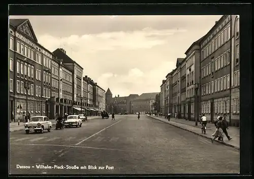 AK Dessau, Wilhelm-Pieck-Strasse mit Blick zur Post