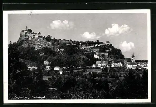 AK Riegersburg, Ortsansicht mit Berg