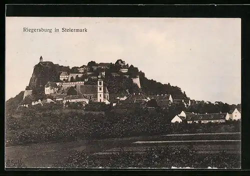 AK Riegersburg, Blick vom Feld auf die Burg
