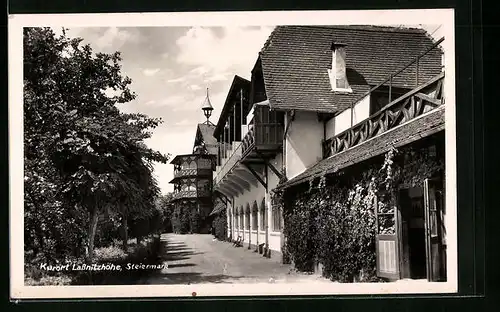 AK Lassnitzhöhe, Häuseransicht mit Strassenpartie