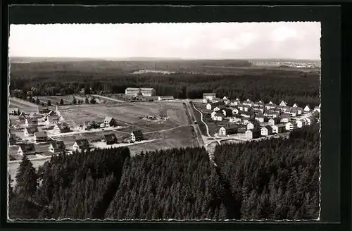 AK Villingen /Schwarzwald, Ort im Waldgebiet aus der Vogelschau