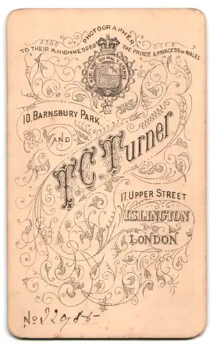 Fotografie T. C. Turner, Islington, 10, Barnsbury Park, Junge Dame in hübscher Kleidung