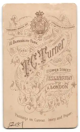 Fotografie T. C. Turner, Islington, 10, Barnsbury Park, Bürgerliche Dame in zeitgenössischer Kleidung