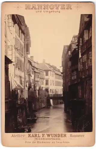 Fotografie Karl F. Wunder, Hannover, Ansicht Hannover, Blick in einen Kanal mit Wohnhäusern