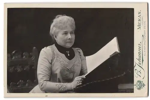 Fotografie B. Johannes, Meran, Portrait Gräfin Minette Odescalchi-d`Orsay