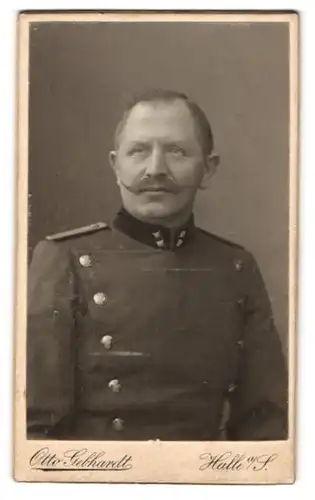 Fotografie Otto Gebhardt, Halle a. S., Portrait Beamter der deutsche Eisenbahn in Uniform