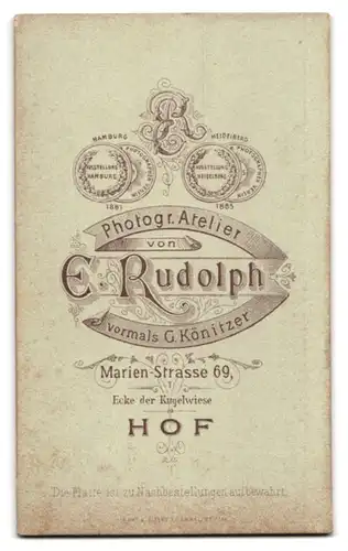 Fotografie E. Rudolph, Hof, Marien-Str. 69, Modisch gekleidete Dame mit Kreuzkette